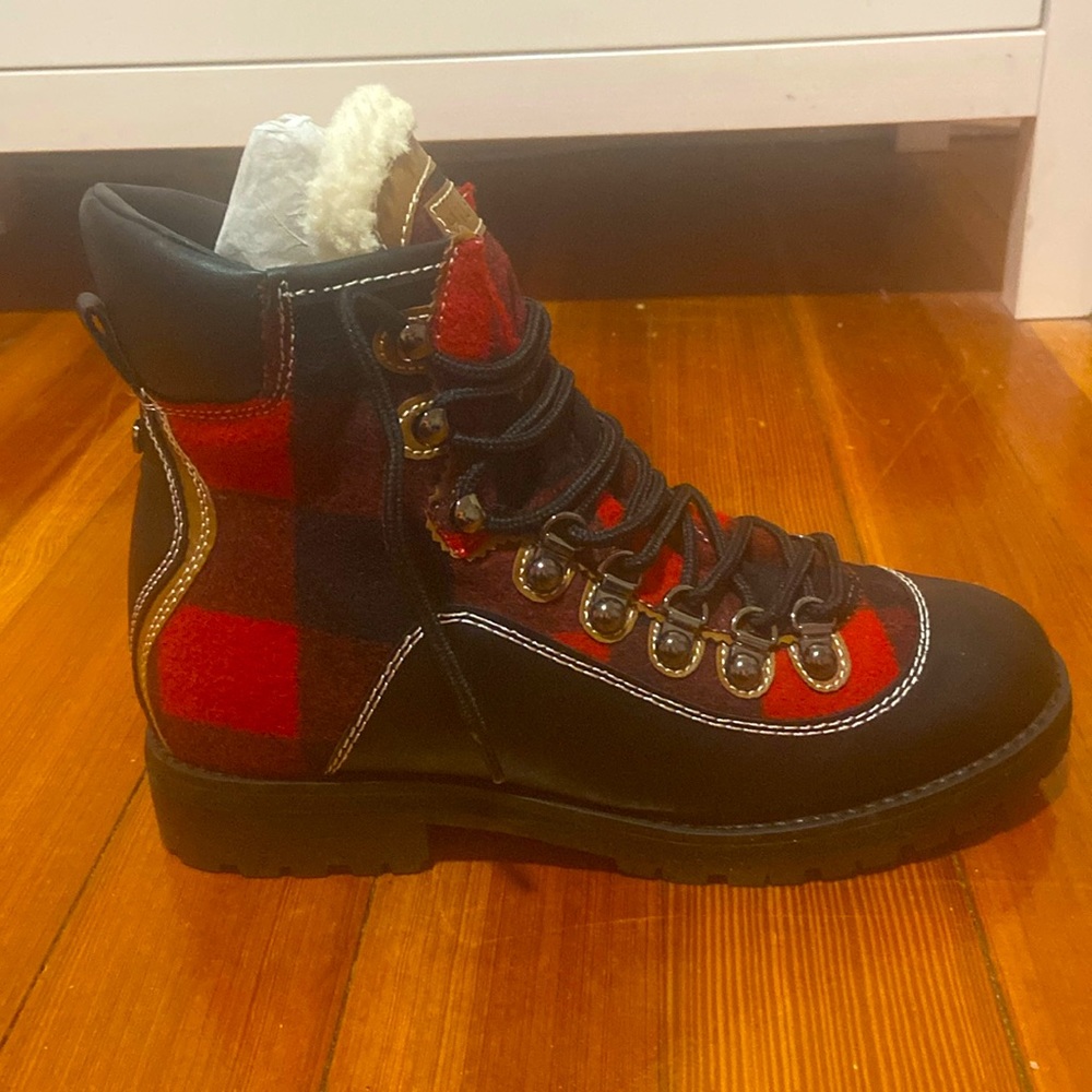 NWT Tommy Hilfiger, Tonny2, Red and black checkered, winter boot